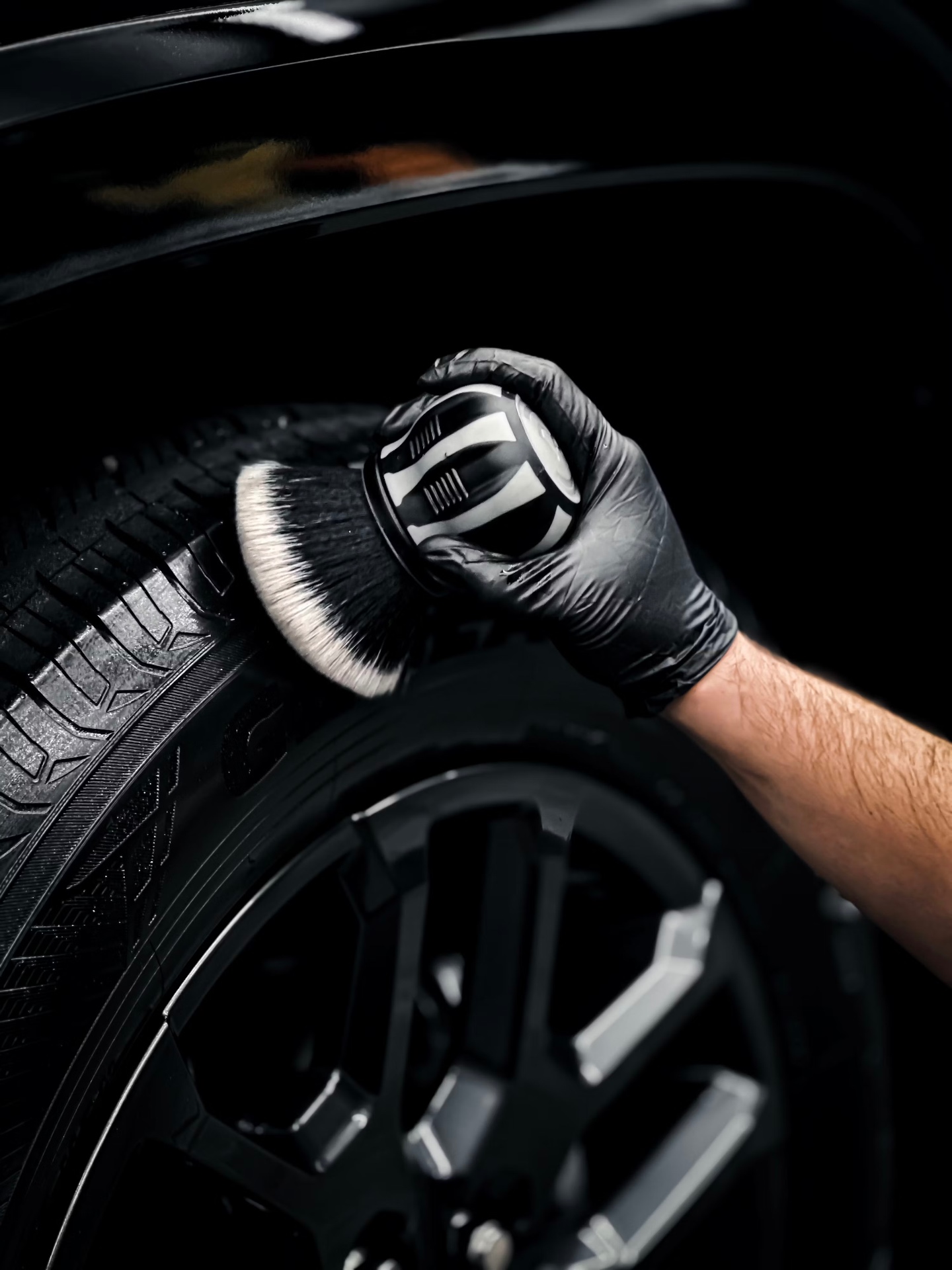 Hand waxing glossy paint